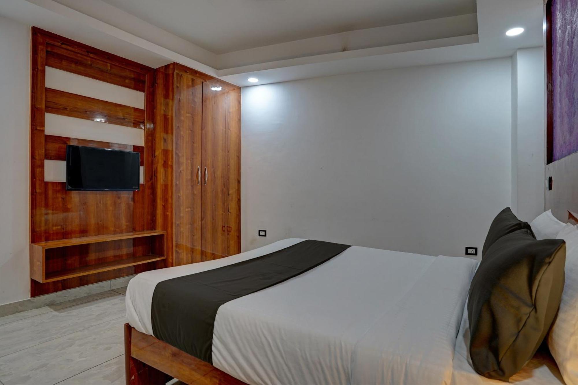 Hotel Hight Krone A Family Hotel Near Igi Airport Delhi New Delhi Exterior photo